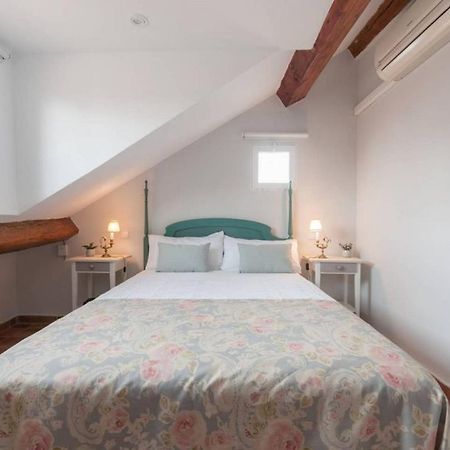 מדריד Cozy One-Bedroom Penthhouse La Latina מראה חיצוני תמונה